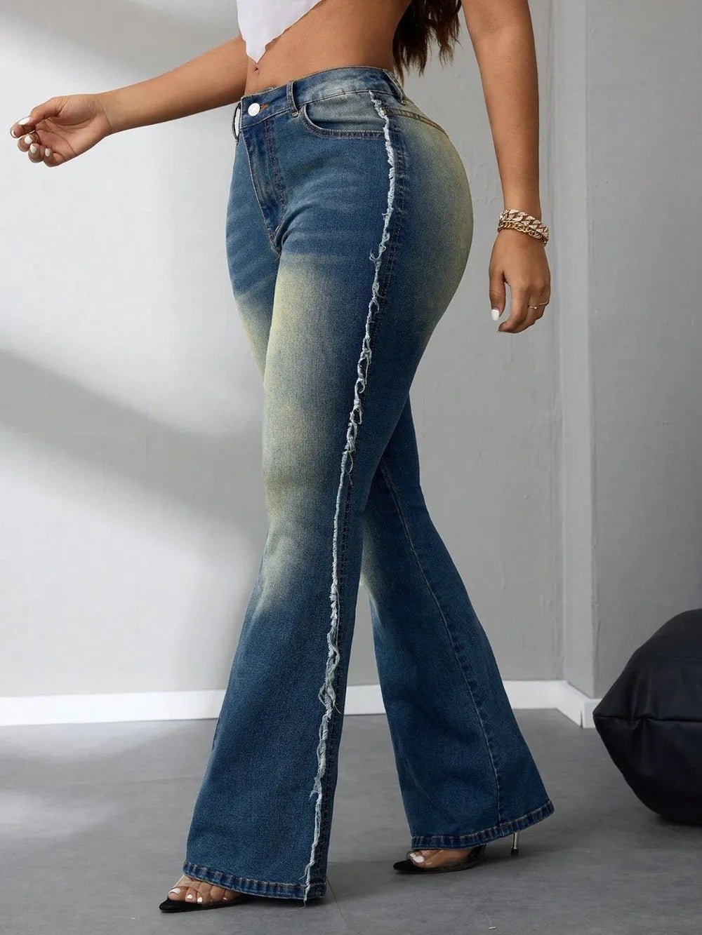 Side Raw Hem Flare Jeans - 𝐝𝐮𝐯𝐥𝐚𝐬𝐡𝐨𝐩.𝐜𝐨𝐦